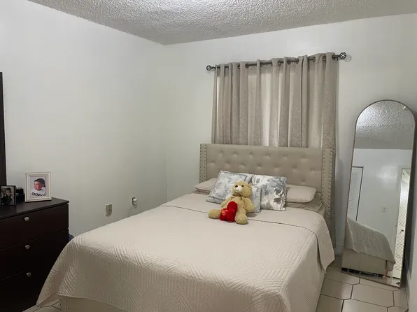 10765 SW 4th St, Miami, FL