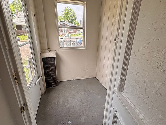 3rd image of 1033 E Mulberry St APT B