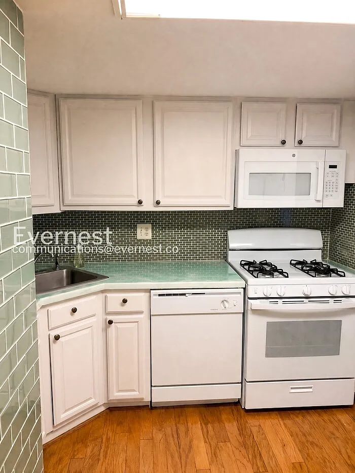 3 bed, 2.0 bath, 1207 sqft, $2,700 — Photo 3