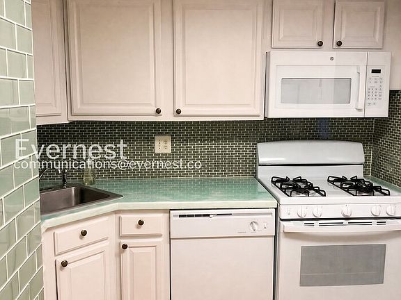 3rd image of 1528 Northgate Sq APT 2C