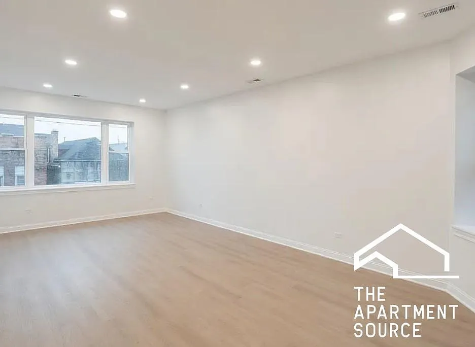 3 bed, 1300 sqft, $2,450 — Photo 2