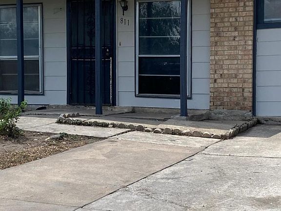 2nd image of 811 Hickory Hill Dr