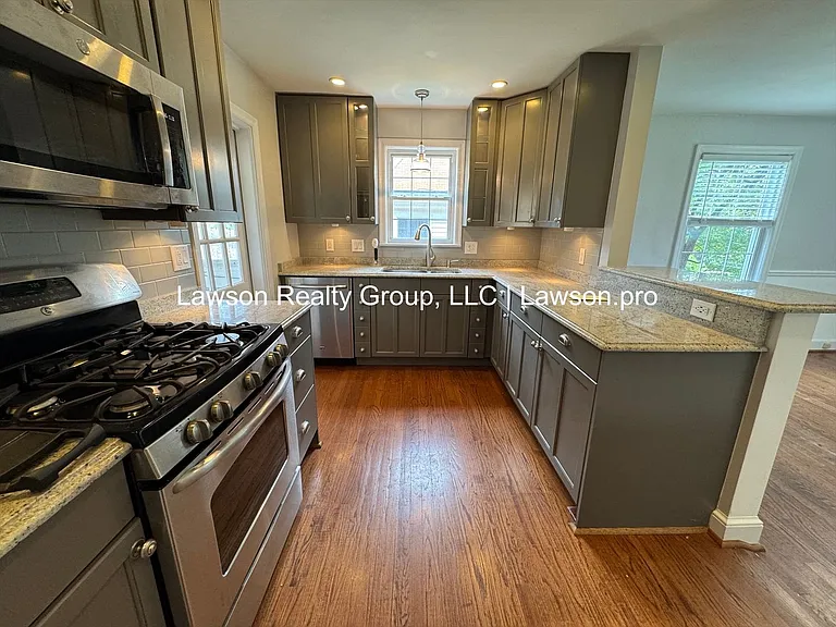 2425 Fairway Dr SW — Photo 10