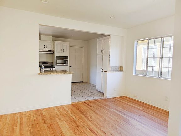 4th image of 500-502 N Campbell Ave
