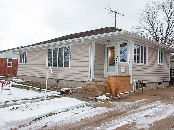 2nd image of 900 8th St