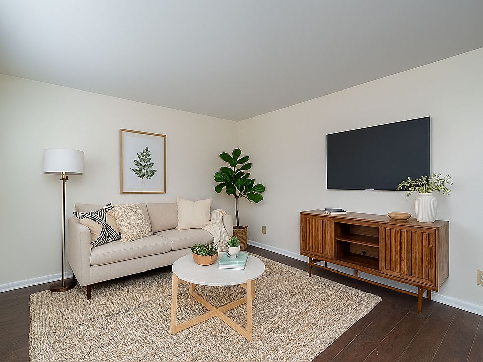 1st image of 130 Kelly Ave Unit A
