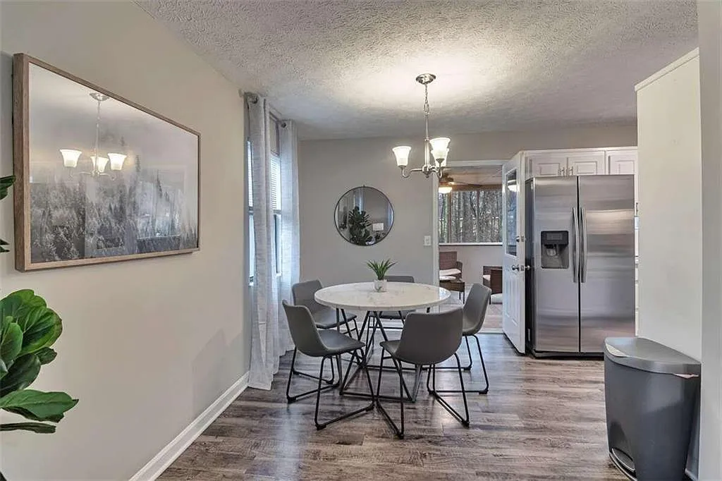 3 bed, 1.0 bath, $3,995 — Photo 4