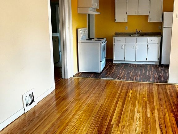 3rd image of 1378 Benjamin Ave #1378