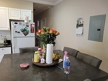 3 bed, 1.0 bath, 1300 sqft, $3,300 — Photo 3