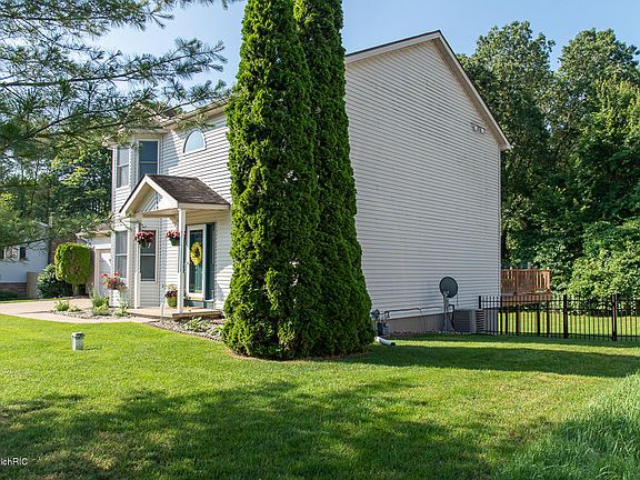 5th image of 143 Red Bird Ln