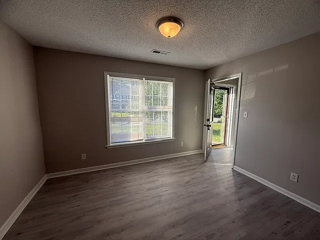 3 bed, 2.5 bath, 1700 sqft, $1,750 — Photo 4