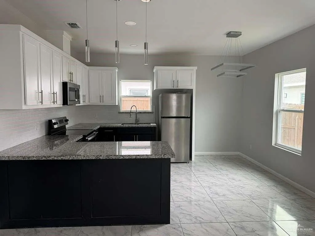 Building Photo - 5808 Northwestern Ave #3