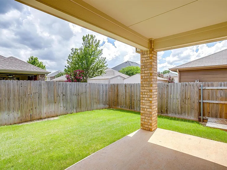 429 Foxcraft Dr — Photo 9