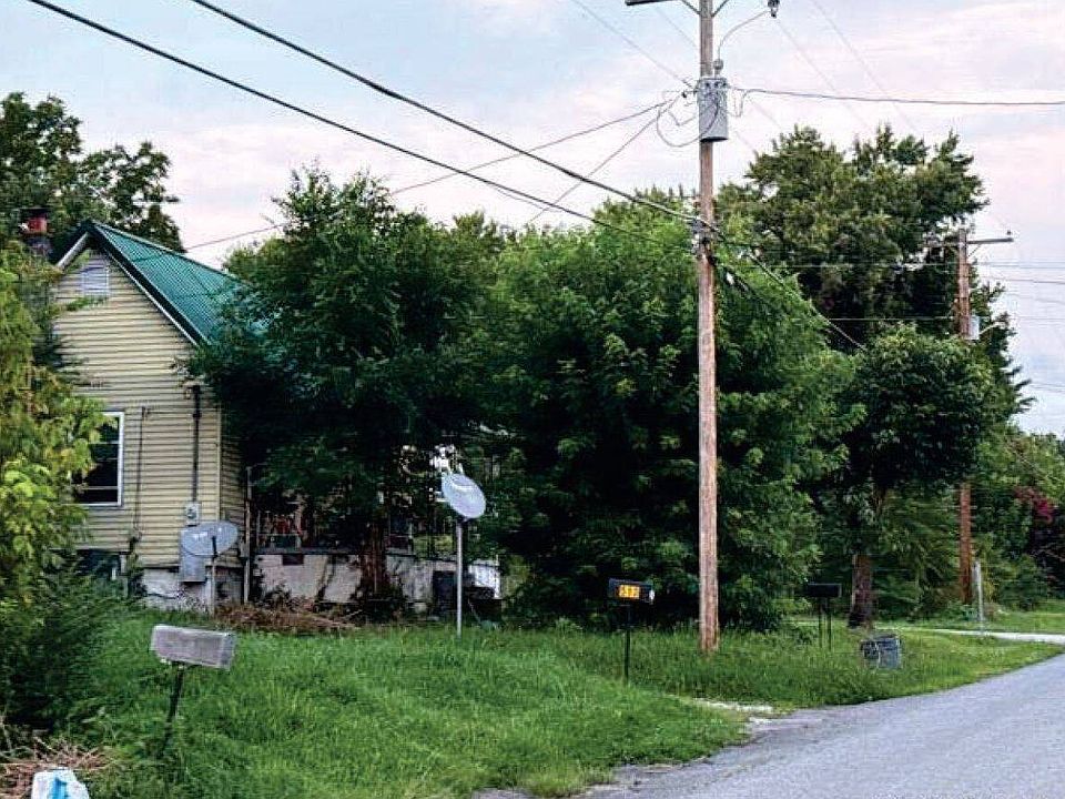 2nd image of 513 E Hemlock St