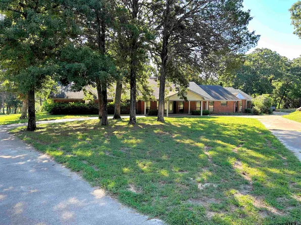 605 Green Ct, Athens, TX 75751