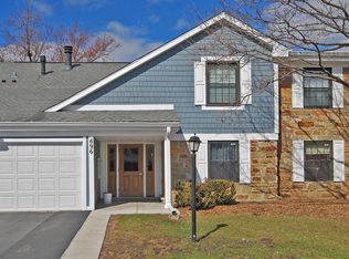 696 Oakmont Ln APT B2, Wheeling, IL 60090
