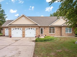 1049 Bluffside Rd, Columbia, IL 62236