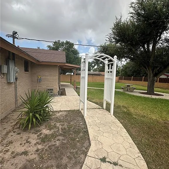 1200 S Gumwood St — Photo 29