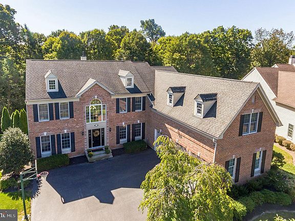 2nd image of 228 River Crest Dr