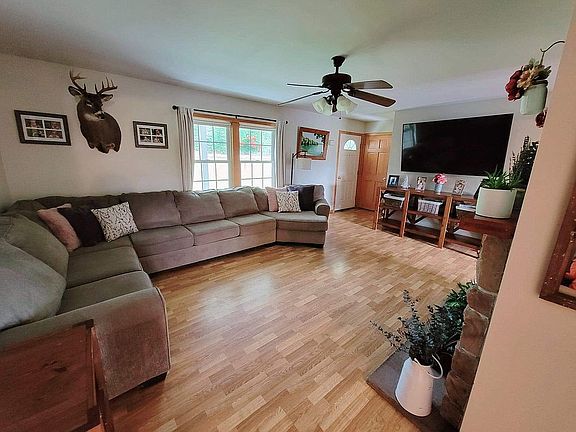 5th image of 89 Roosevelt Ln