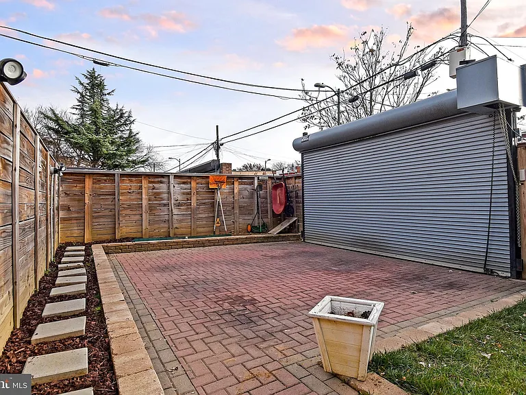 1117 Montello Ave NE — Photo 54