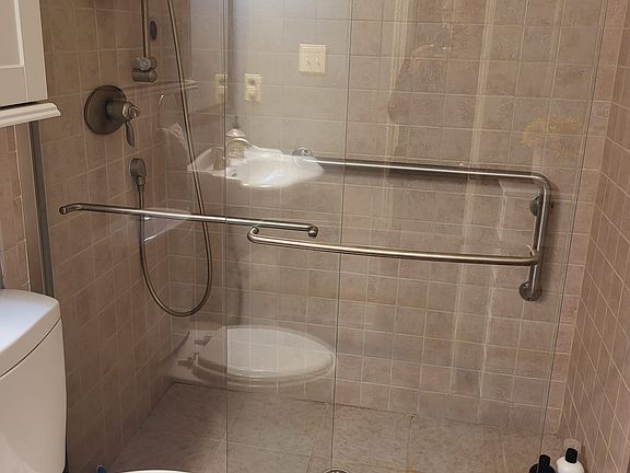 4th image of 1105 Lakeridge Ct