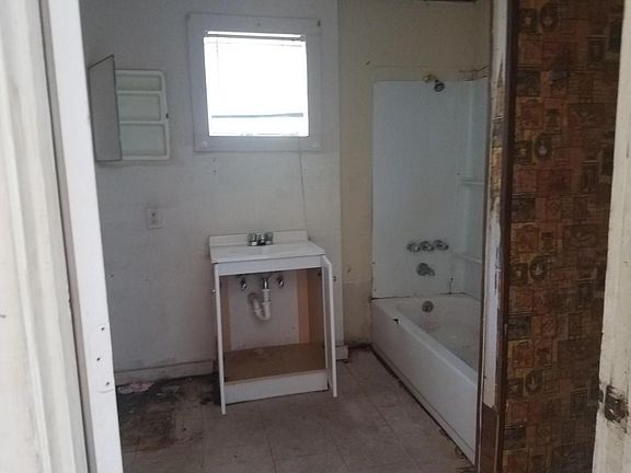 E. laurel Bathroom