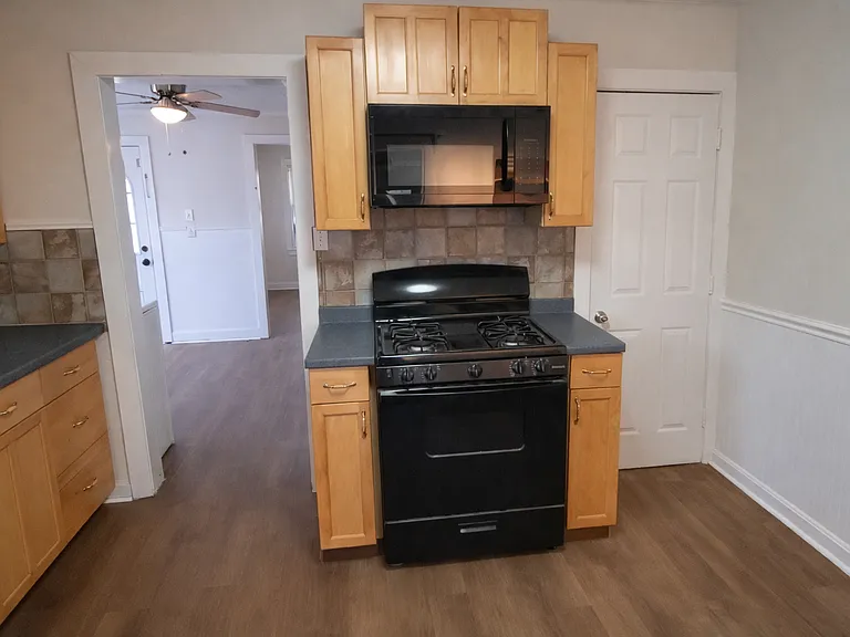 1 Maple Ave — Photo 3