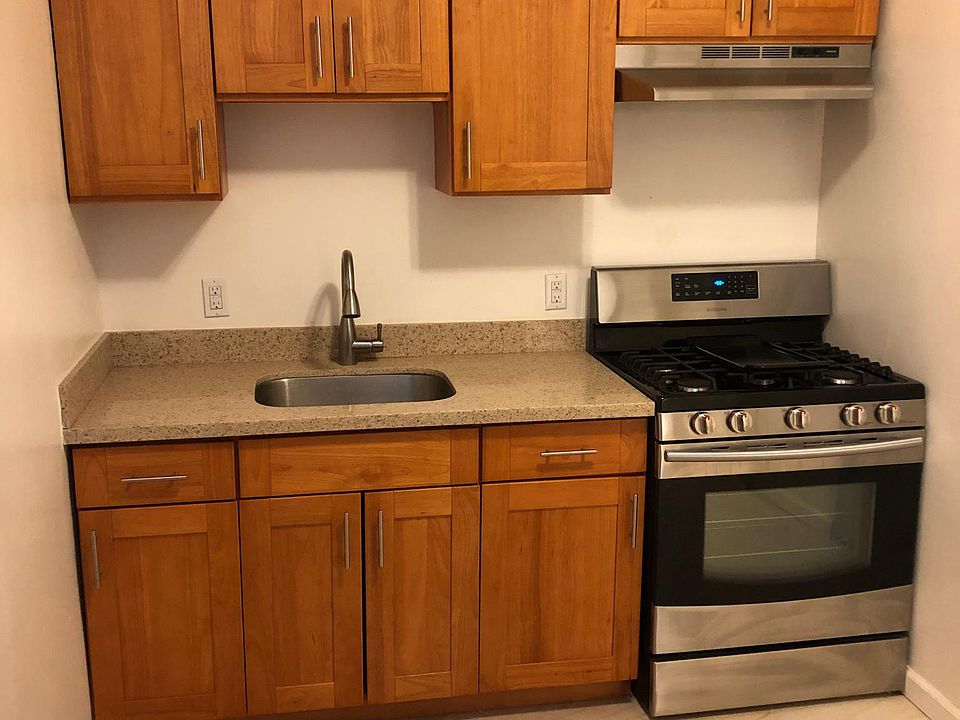 1st image of 1473 Oak St #3