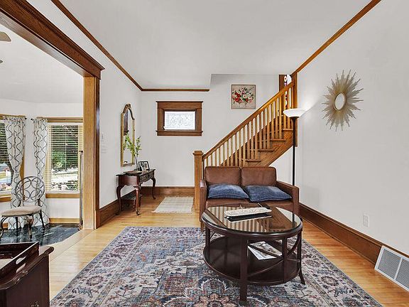 3rd image of 162 Wilson AVENUE