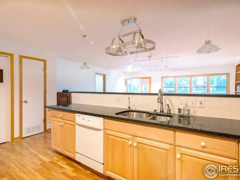 3179 6th St — Photo 15