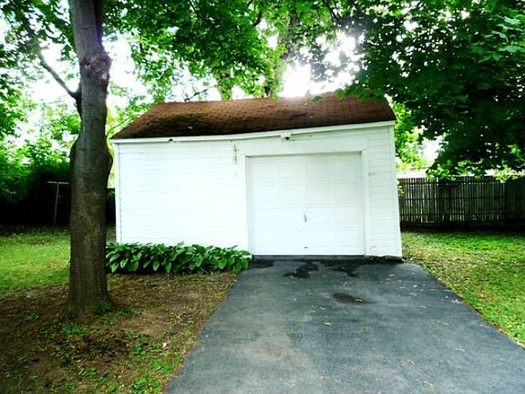 3rd image of 126 Scott Ave