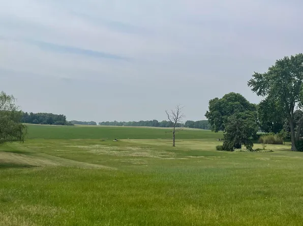 11 Red Hawk Dr, Oswego, IL 60543