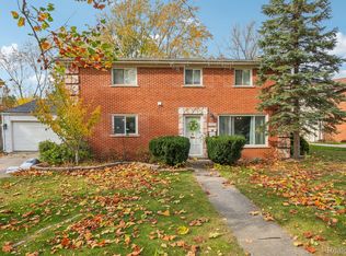 19211 Osmus St, Livonia, MI 48152