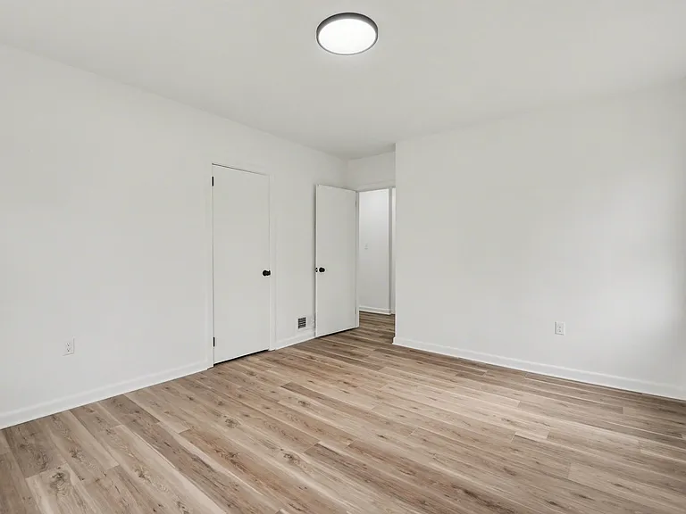 1555 Locust St — Photo 14