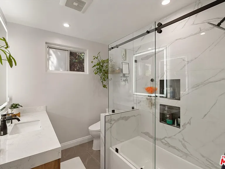 14934 Dickens St #7 — Photo 11