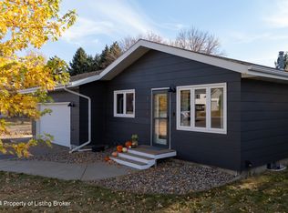 1244 9th St E, Dickinson, ND 58601