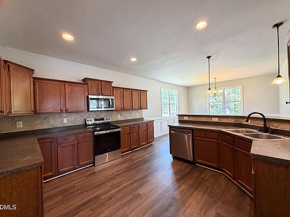 5th image of 858 Omaha Dr