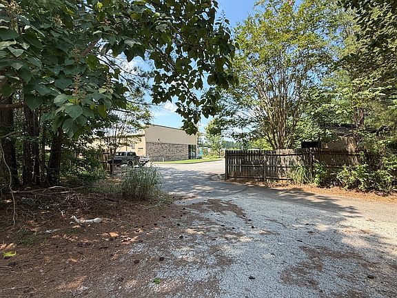 4th image of 19 Hosiery Mill Rd