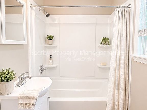 3rd image of 207 Memorial Dr Unit 3