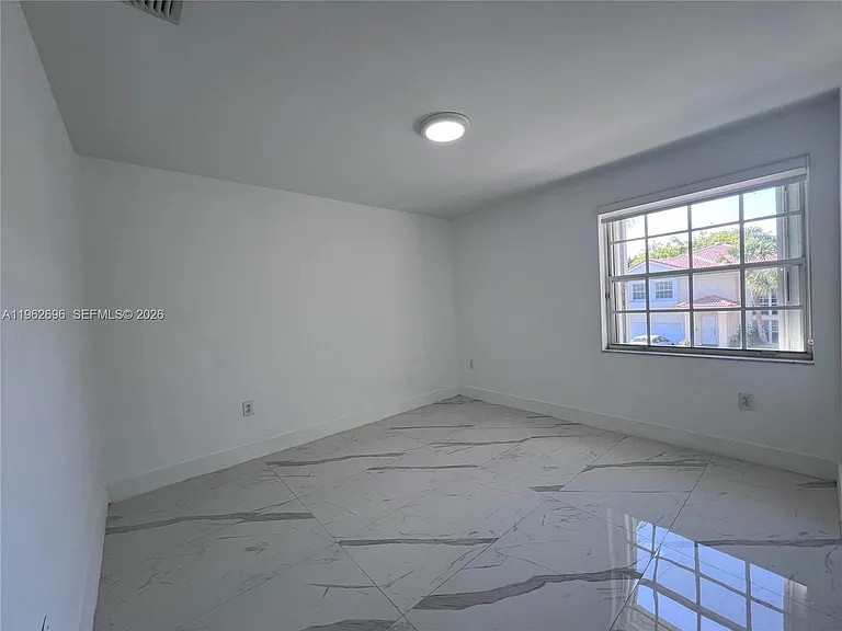 109 Gables Blvd — Photo 16