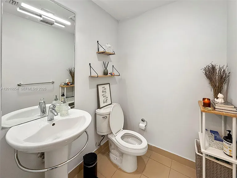 300 S Biscayne Blvd #T-1705 — Photo 16