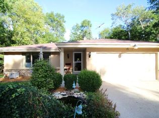 414 Gower Bae, Wales, WI 53183