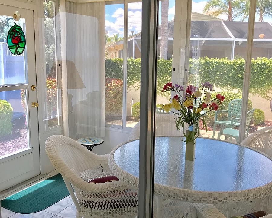 Beautiful tiled lanai to enjoy your morning coffee or evenin