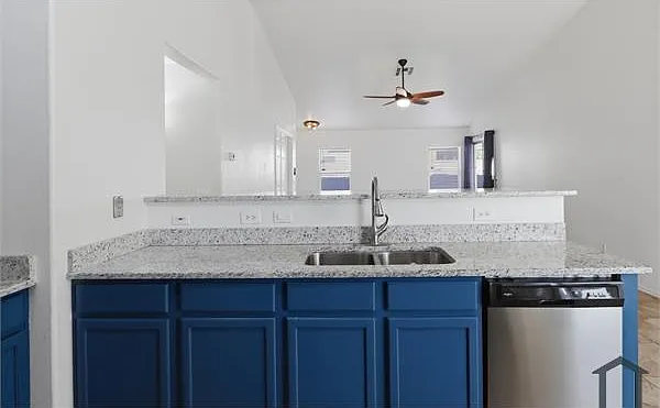 948 E Laredo St — Photo 13