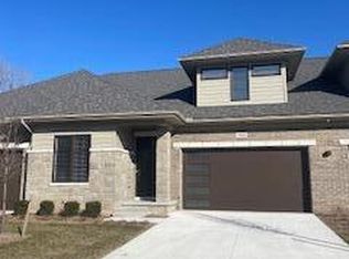 7485 Gramercy Cir #14, West Bloomfield, MI