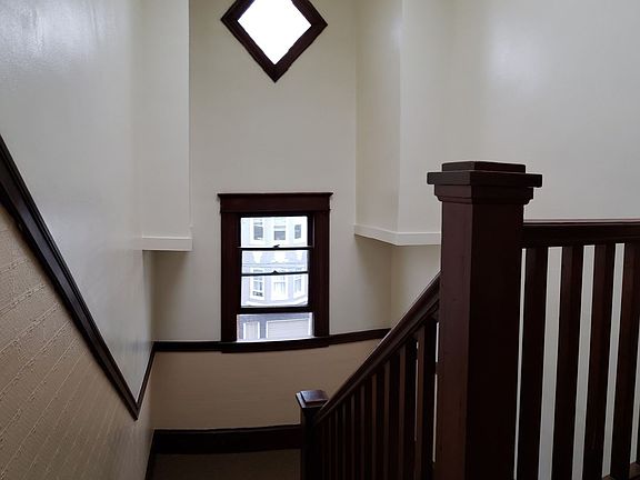 3rd image of 537 14th St APT 2