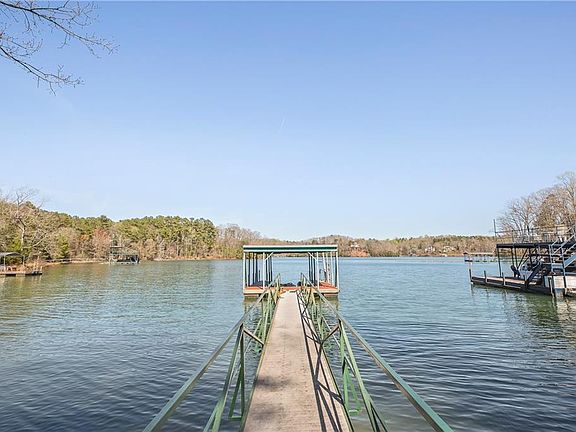 4th image of 1012 Pinelake Dr