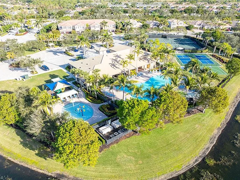 6542 Marbella Dr — Photo 43