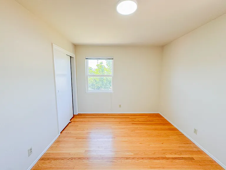 468 Acacia Ave — Photo 13